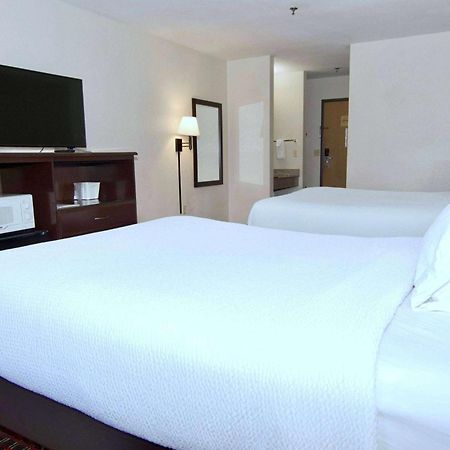 Ramada By Wyndham Tell City Kültér fotó
