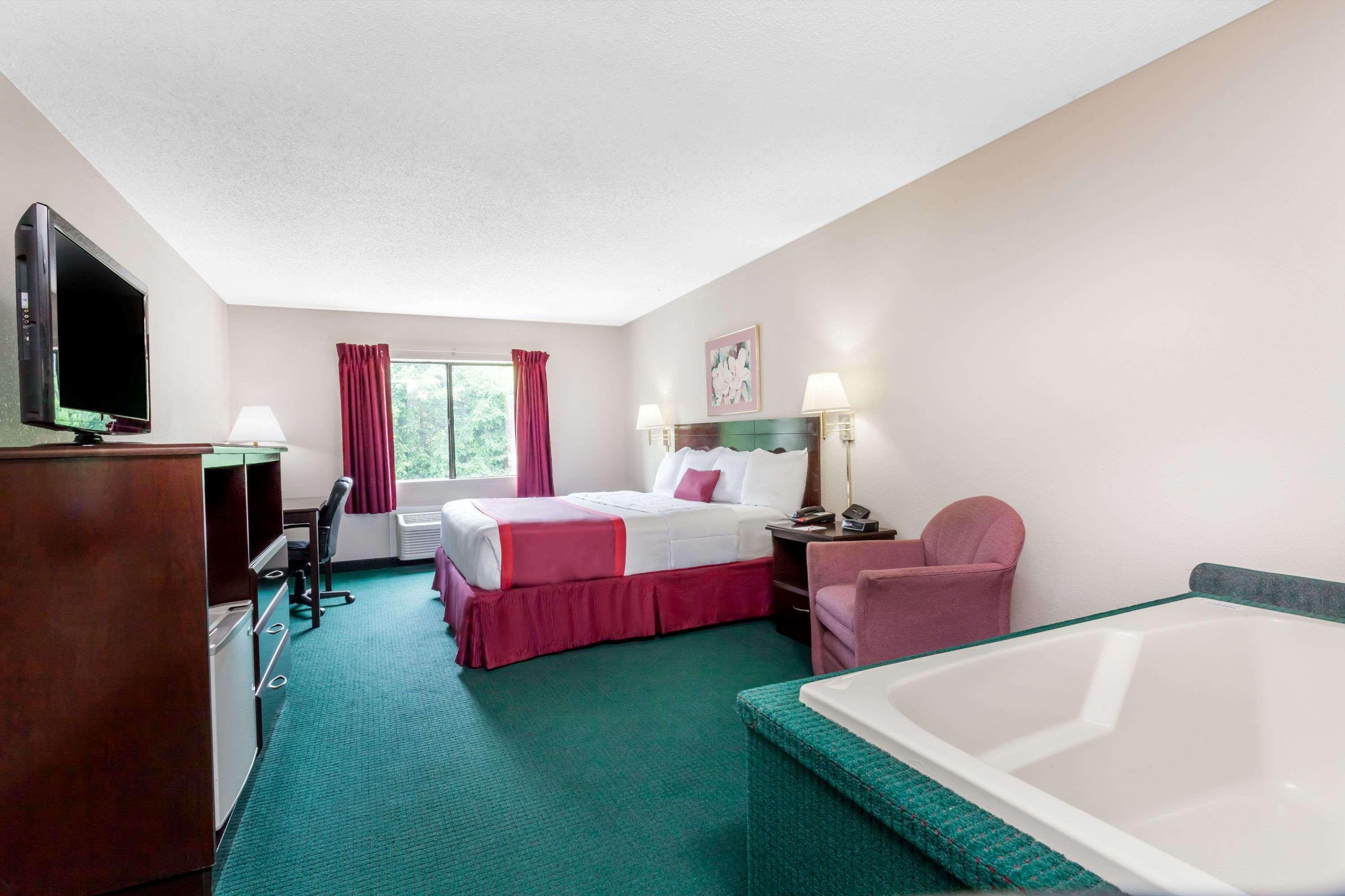 Ramada By Wyndham Tell City Kültér fotó