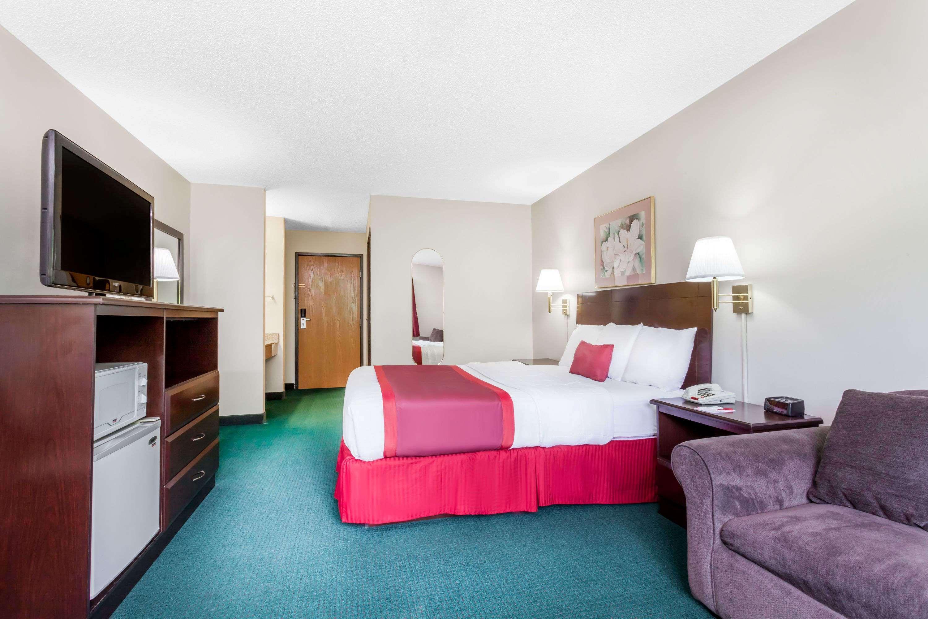 Ramada By Wyndham Tell City Kültér fotó