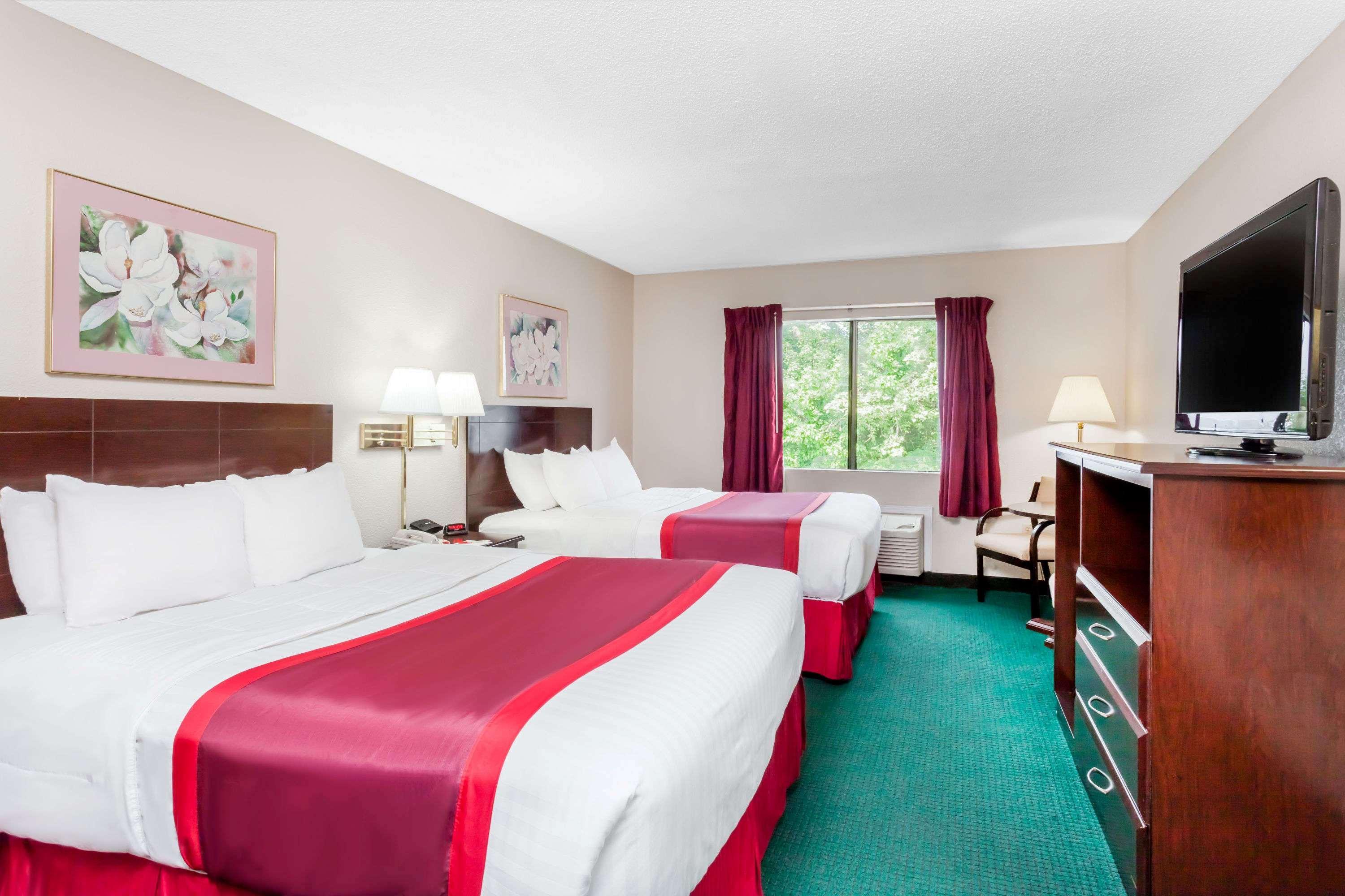 Ramada By Wyndham Tell City Kültér fotó
