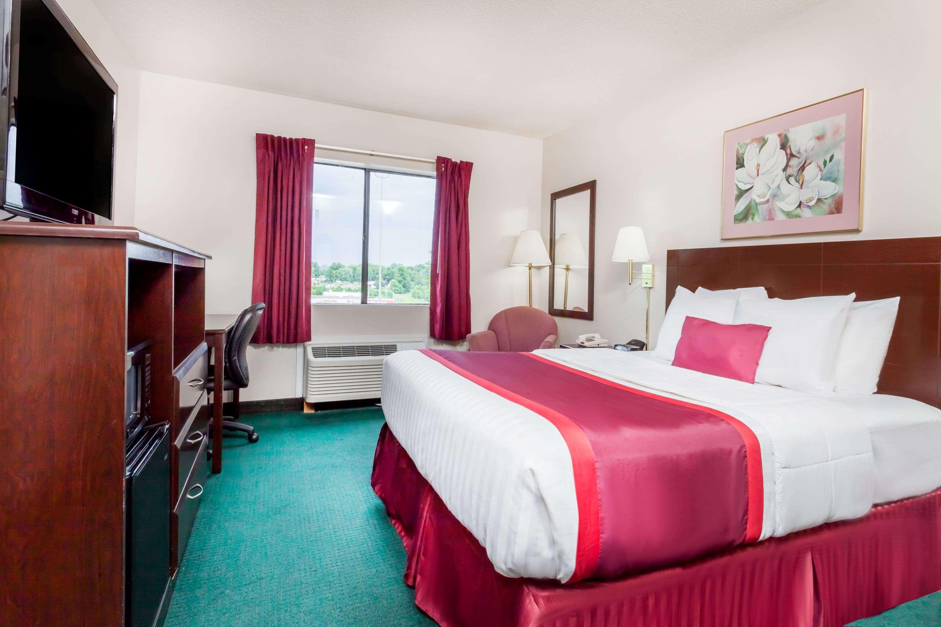 Ramada By Wyndham Tell City Kültér fotó