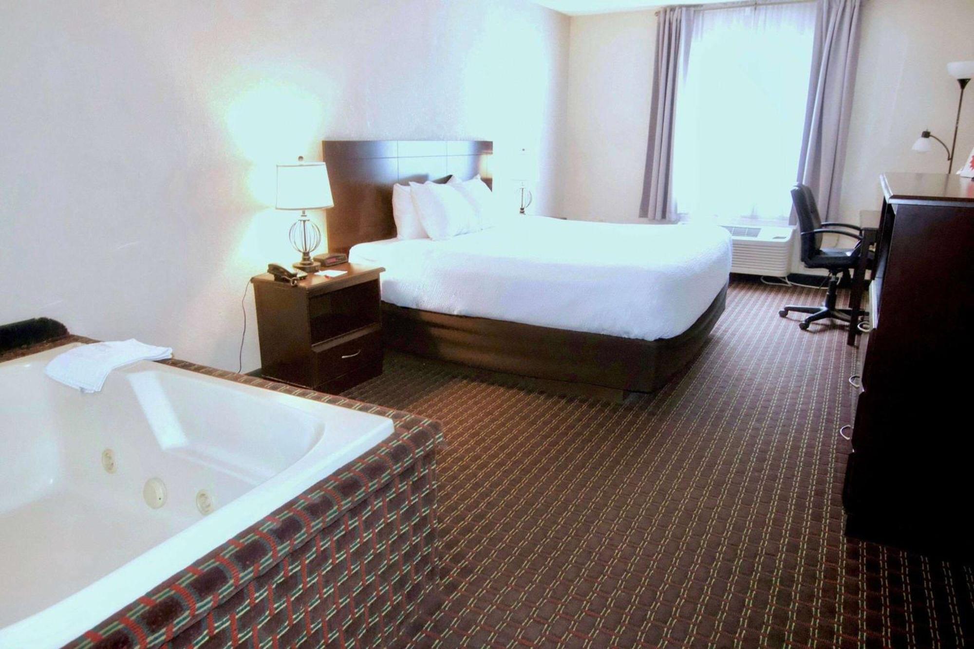 Ramada By Wyndham Tell City Kültér fotó