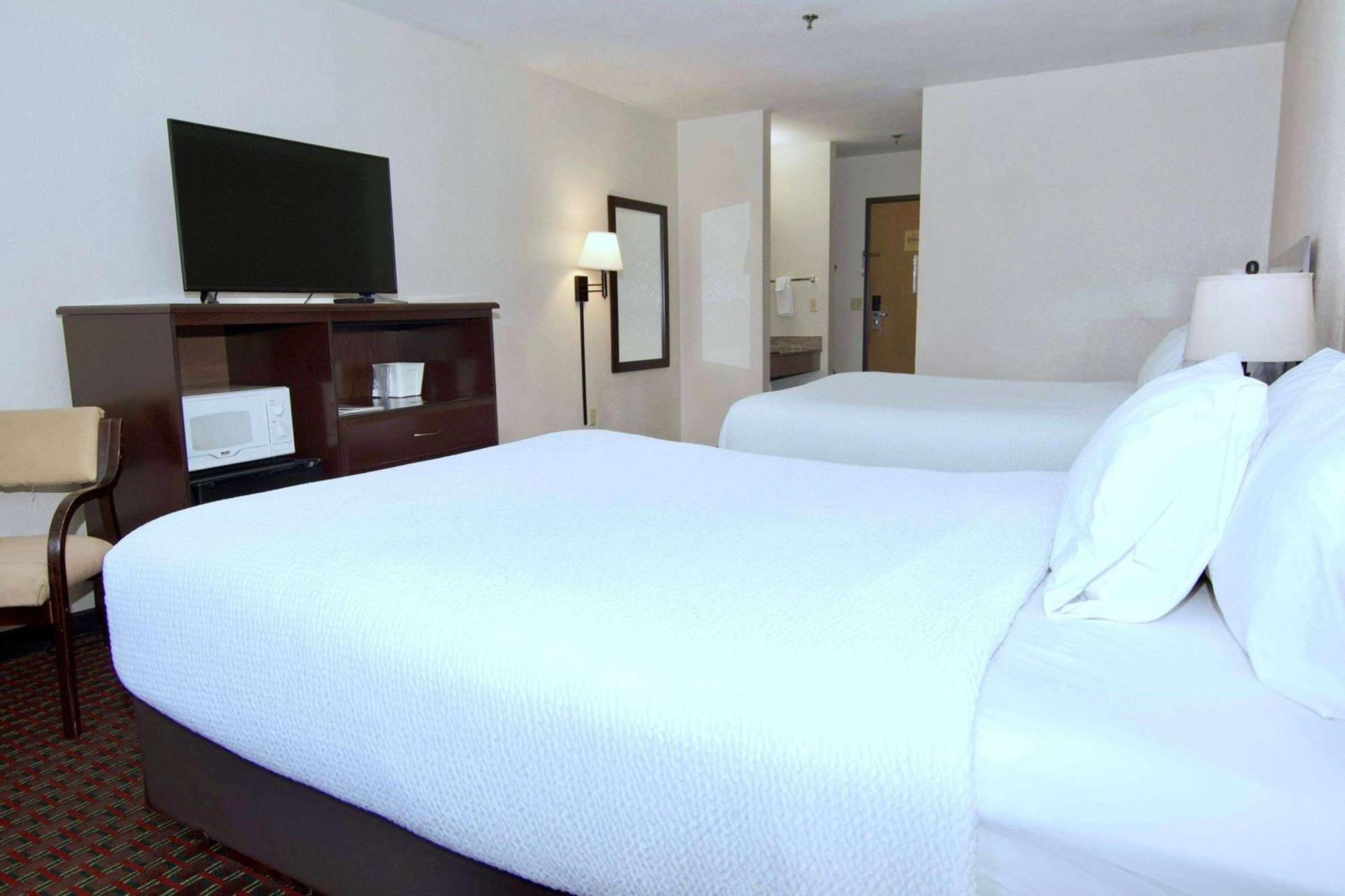 Ramada By Wyndham Tell City Kültér fotó